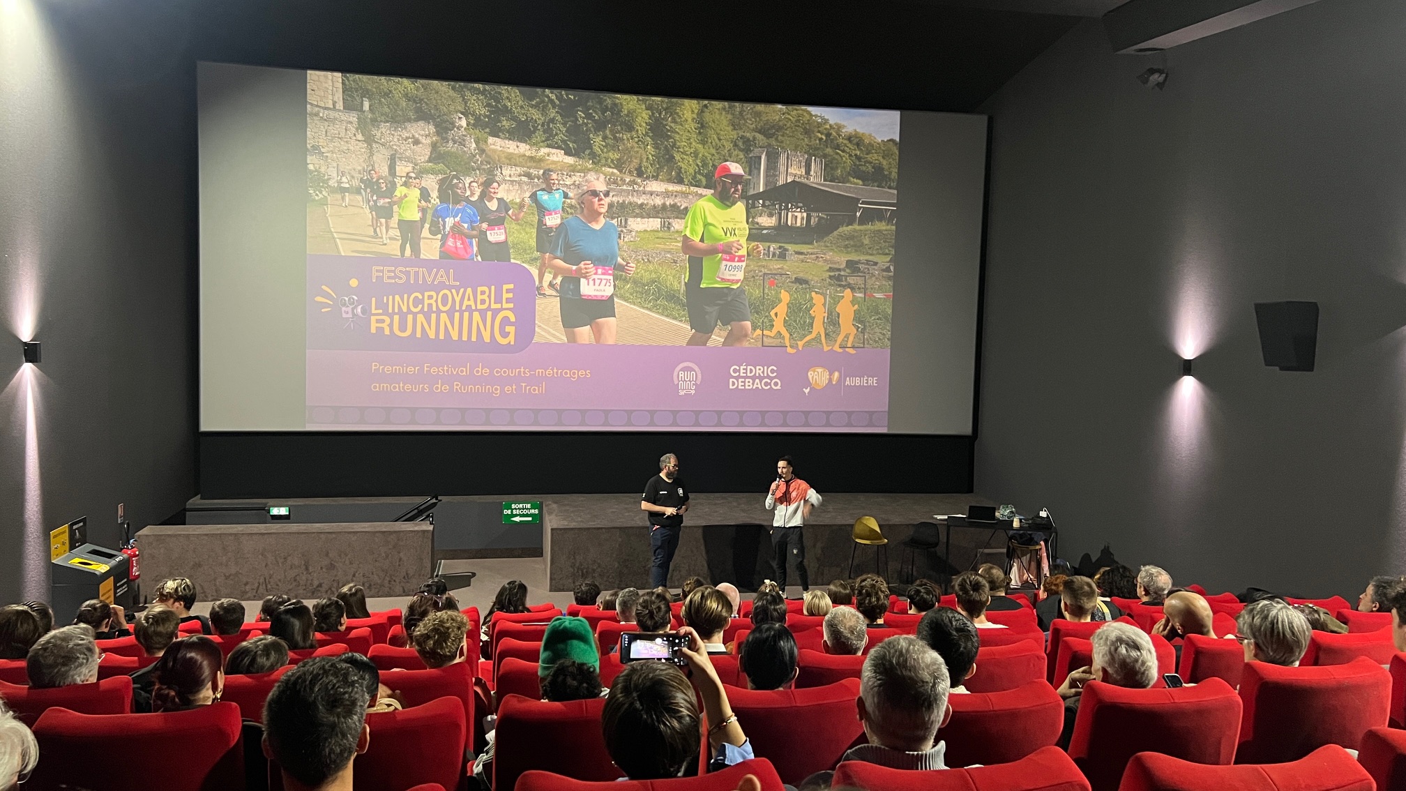 La salle du Pathé Aubière pleine, le 4 décembre 2025, devant l'écran du Festival L'Incroyable Running